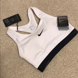 Nike Swoosh Sports Bra